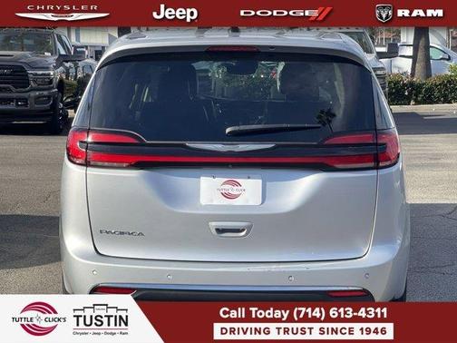 2023 Chrysler Pacifica Touring-L