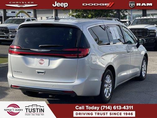 2023 Chrysler Pacifica Touring-L
