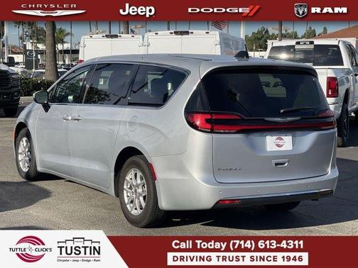 2023 Chrysler Pacifica Touring-L