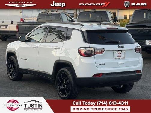 Bright White Clearcoat 2026 Jeep Compass Latitude