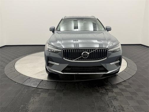 2023 Volvo XC60 Plus Bright Theme
