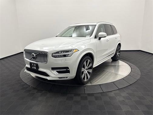 2024 Volvo XC90 Plus Bright Theme