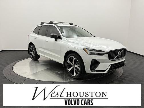 2023 Volvo XC60 B5 Ultimate Dark Theme