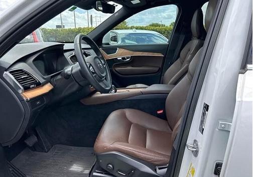Crystal White 2023 Volvo XC90 Plus