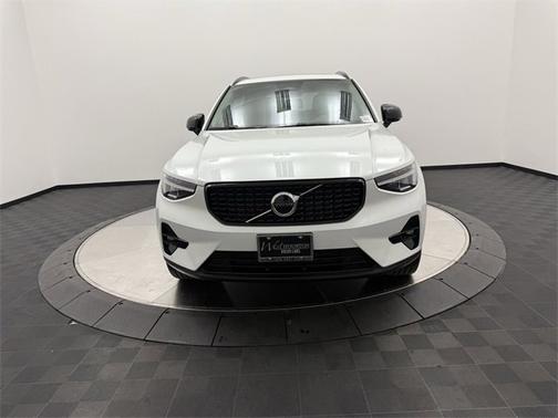 2023 Volvo XC40 Plus Dark Theme
