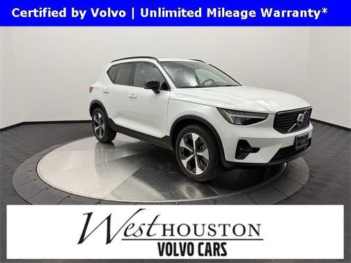 2023 Volvo XC40 Plus Dark Theme