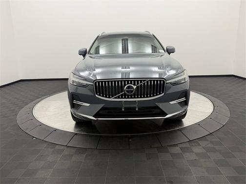 2023 Volvo XC60 Plus Bright Theme