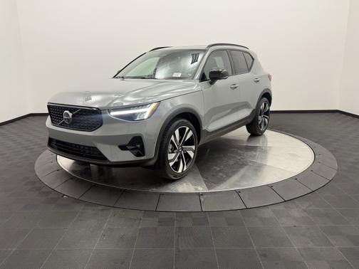 2025 Volvo XC40 Plus Dark Theme