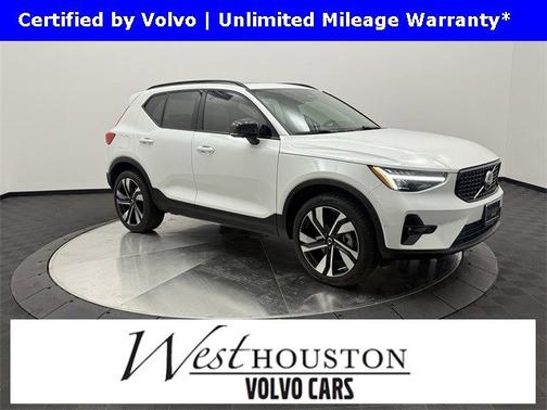 2024 Volvo XC40 Ultimate Dark Theme