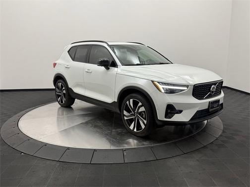 2024 Volvo XC40 Ultimate Dark Theme