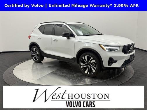 2024 Volvo XC40 Ultimate Dark Theme