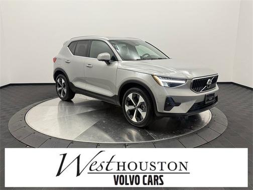 2025 Volvo XC40 Plus Bright Theme