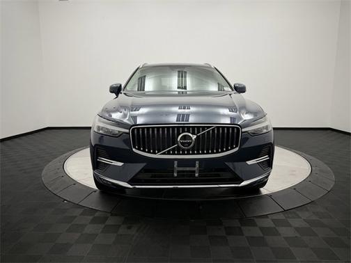 2023 Volvo XC60 Plus Bright Theme