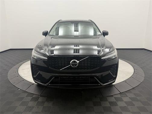 2024 Volvo XC60 Plus Dark Theme