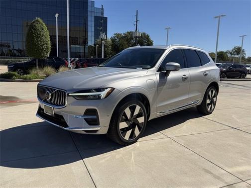 2023 Volvo XC60 Recharge Plug-In Hybrid T8 Plus Bright Theme