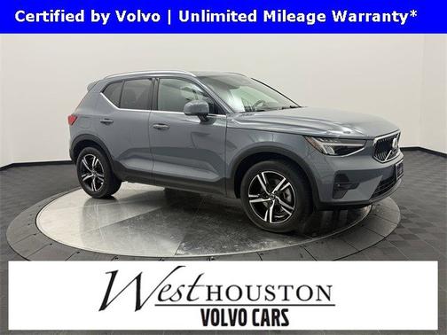 2023 Volvo XC40 Plus Bright Theme