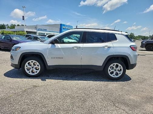 Silver Zynith 2025 Jeep Compass LATITUDE