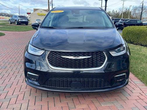 2023 Chrysler Pacifica Touring-L
