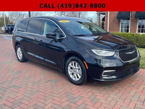 2023 Chrysler Pacifica Touring-L