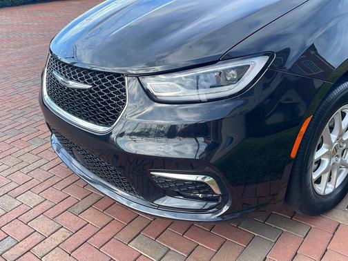2023 Chrysler Pacifica Touring-L