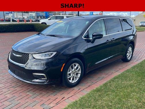 2023 Chrysler Pacifica Touring-L