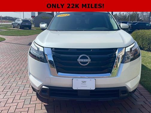 2024 Nissan Pathfinder SV