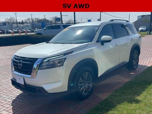 2024 Nissan Pathfinder SV