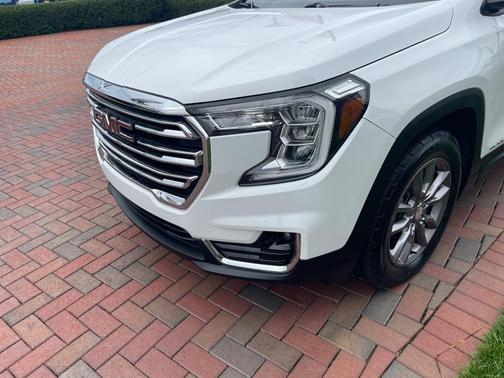 Summit White 2023 GMC Terrain SLT