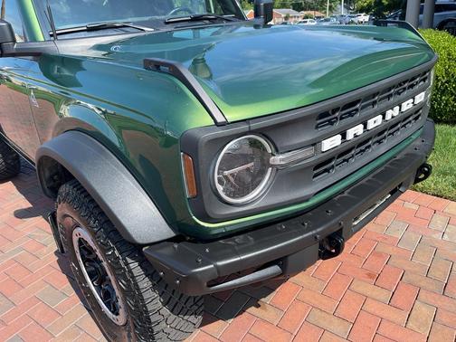 Eruption Green Metallic 2023 Ford Bronco Black Diamond