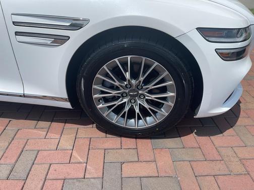 2023 Genesis G80 2.5T