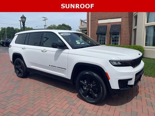 Bright White Clearcoat 2023 Jeep Grand Cherokee L Laredo
