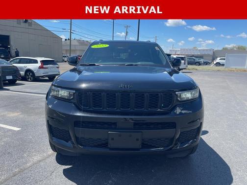 Diamond Black 2022 Jeep Grand Cherokee L Laredo