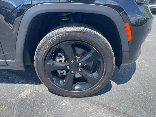 Diamond Black 2022 Jeep Grand Cherokee L Laredo