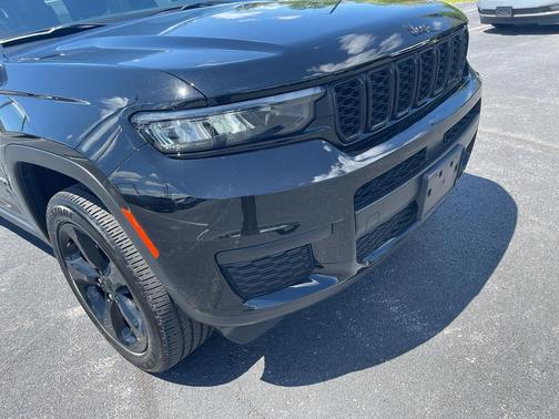 Diamond Black 2022 Jeep Grand Cherokee L Laredo