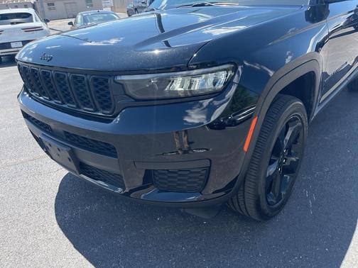 Diamond Black 2022 Jeep Grand Cherokee L Laredo