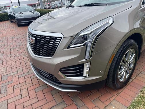 Latte 2023 Cadillac XT5 Premium Luxury