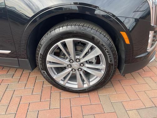 Stellar Black Metallic 2025 Cadillac XT5 Premium Luxury