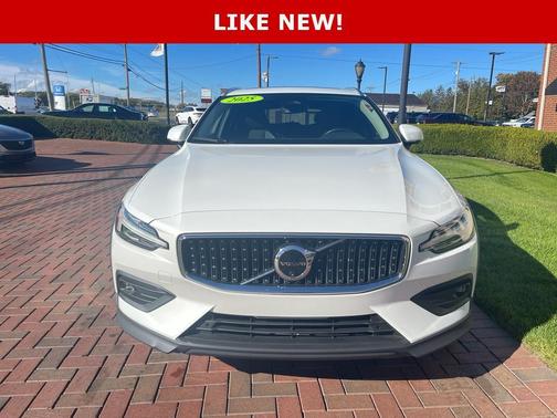 2025 Volvo V60 Cross Country B5 Plus