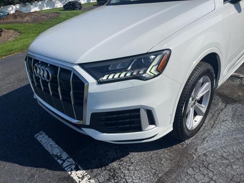 2024 Audi Q7 45 Premium Plus