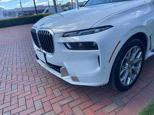 White 2025 BMW X7 xDrive40i