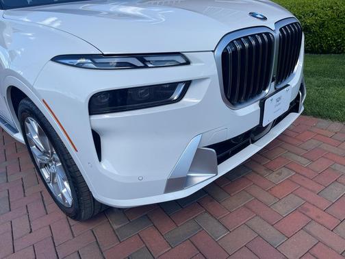 White 2025 BMW X7 xDrive40i