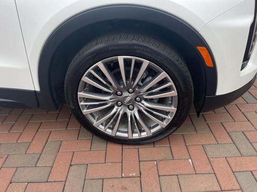 Crystal White Tri-Coat 2024 Cadillac XT4 Premium Luxury