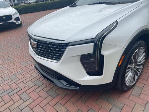 Crystal White Tri-Coat 2024 Cadillac XT4 Premium Luxury