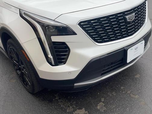 2022 Cadillac XT4 Premium Luxury