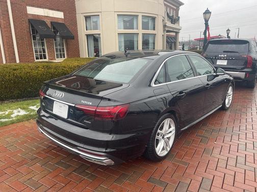 2024 Audi A4 45 S line quattro Premium