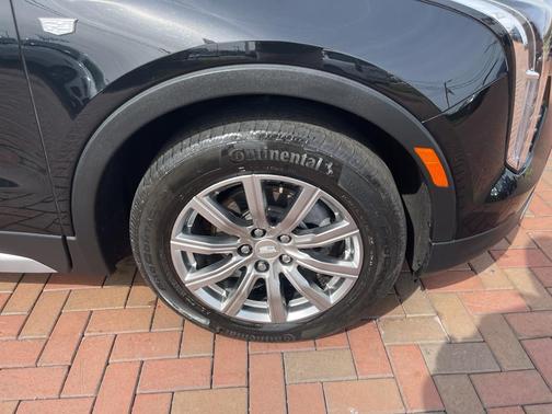 Stellar Black Metallic 2023 Cadillac XT4 Premium Luxury