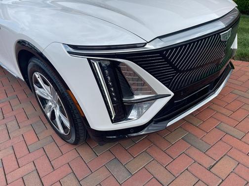 Crystal White Tri-Coat 2024 Cadillac LYRIQ Tech