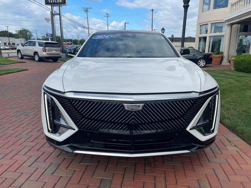 Crystal White Tri-Coat 2024 Cadillac LYRIQ Tech