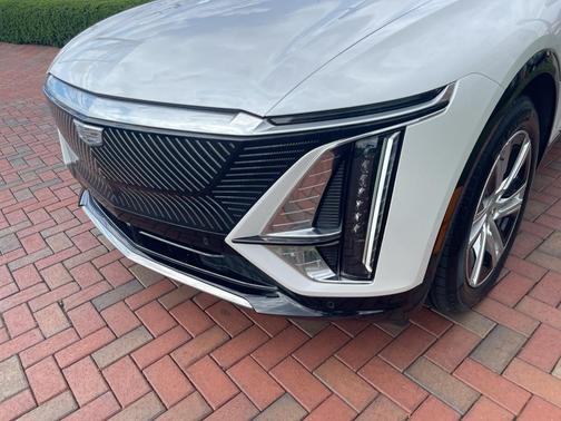 Crystal White Tri-Coat 2024 Cadillac LYRIQ Tech