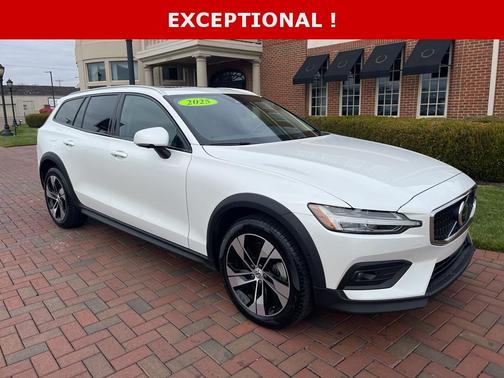2025 Volvo V60 Cross Country B5 Plus